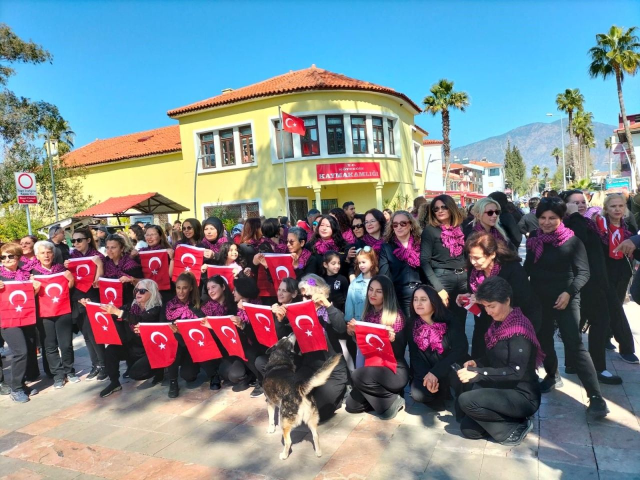 Köyceğiz'de 80 kadından harmandalı gösterisi