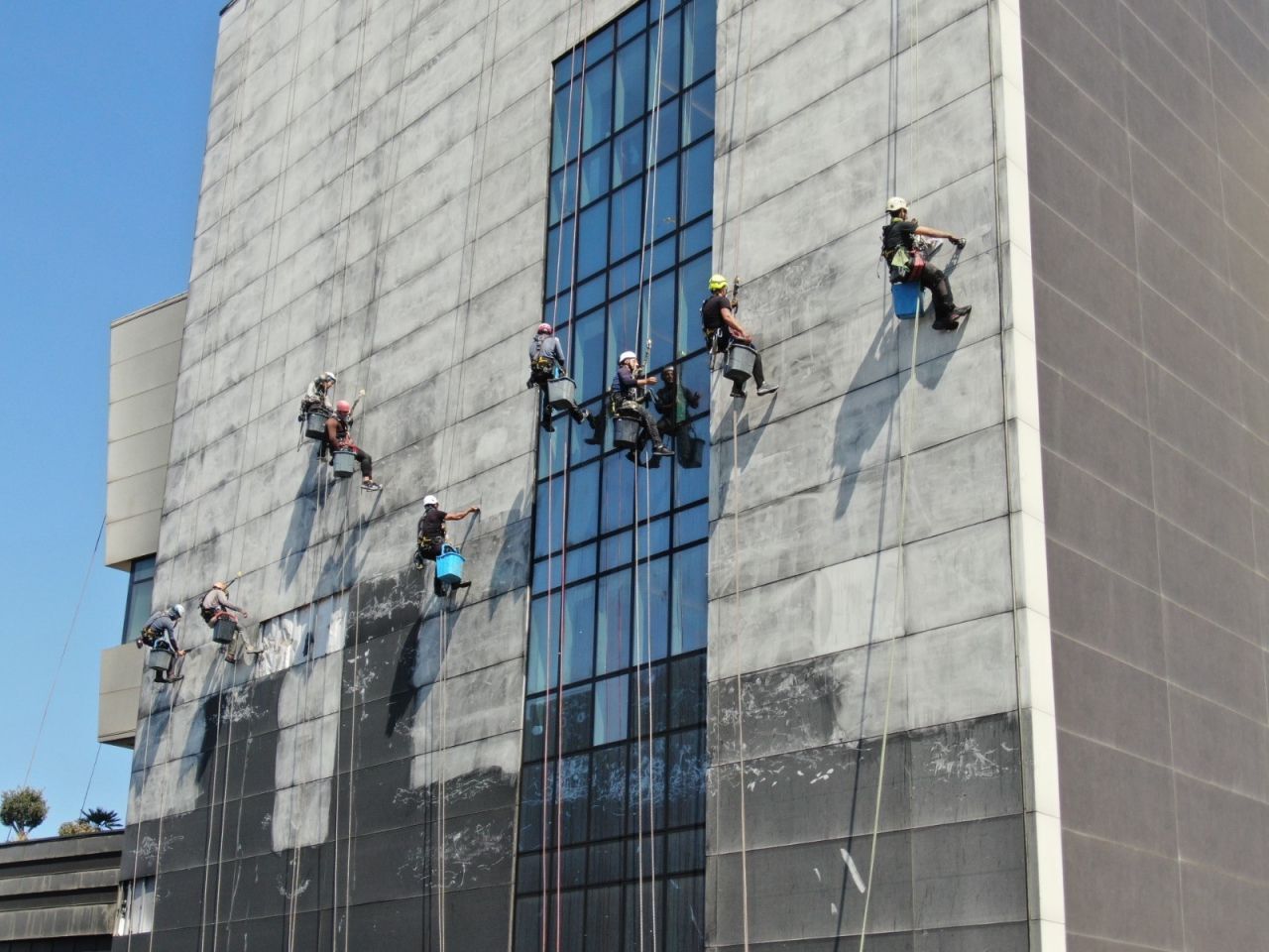 Konak'taki yangının hasarı bir gün sonra ortaya çıktı!