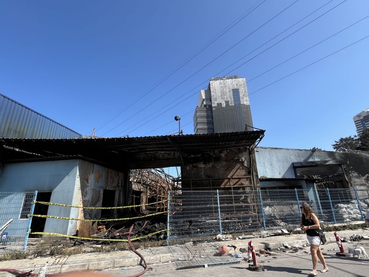 Konak'taki yangının hasarı bir gün sonra ortaya çıktı!