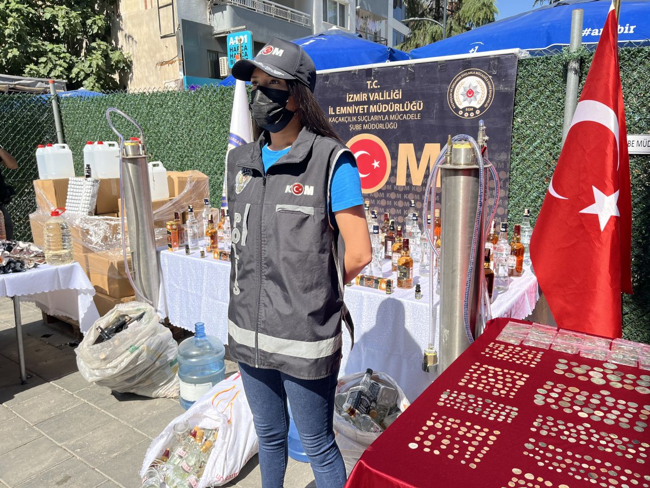 Emniyetten tarihi operasyon: Sahte içki ve binlerce sikke!