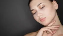Gratis’le yaz ışıltısı cildinizde! Allık ve bronzerlarda büyük yaz indirimi!