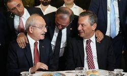 Genel başkanlar düğünde buluştu