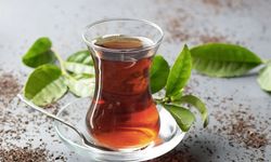 Şekerli çay sessiz tehlike: Karaciğer yıpranıyor, cilt yaşlanıyor, kan şekeri fırlıyor!