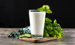 Yaz sıcaklarına birebir: 3 malzemeyle ev yapımı maden sulu ayran!