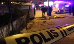 Buca’da motosiklete çarpan kamyonet baba-oğulu ayırdı