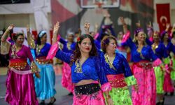 Bayraklı’da halk dansları gecesi büyüledi