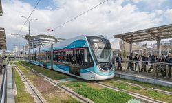 Tramvay hattına kaza engeli! İzmir’de seferler değişti