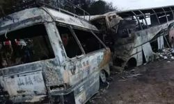 İki otobüs kafa kafaya çarpıştı: En az 40 ölü var