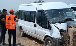 Feci kaza! Minibüs kontrolden çıktı: Yaralılar var