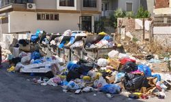 İzmir’de çöp krizi büyüyor: Sokaklar çöp dağlarıyla kaplandı!