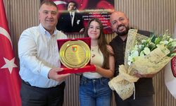 Taksici babanın gururu: İzmirli Özde LGS’de tam puan aldı