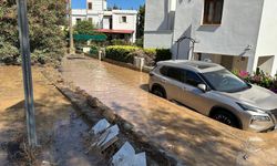 Ana su hattında patlama: Evler sular altında kaldı!