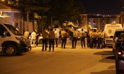 Bıçaklı hesaplaşma: Karakol çıkışında kan aktı!