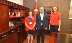 Avrupa şampiyonu Kadriye Berfin Aşık Karşıyaka’da onurlandırıldı