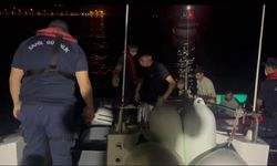 İzmir'de denizin ortasında yakalandılar!