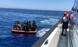 Urla'da geri itilen 24 can son anda kurtarıldı