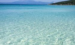 Çeşme'nin gizli cenneti: Cam gibi denizin örttüğü ipek gibi beyaz kumlarına hayran kalacaksınız