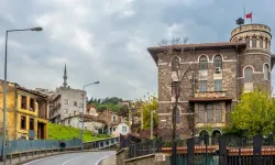İzmir’in saklı hazinesi: Önünden geçmeyin, içini keşfedin!