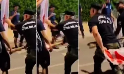Kıbrıs Barış Harekatı'nın yıldönümünde provokatif saldırı! Bayrak yakmaya çalıştılar