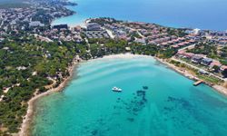 Çeşme’nin en sakin plajı! Denizin tadını çıkarıp yorgunluk atmak isteyenlerin gizli adresi