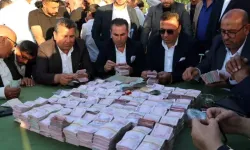Van’da aşiret düğününde dudak uçuklatan takı! 14 kişi saydı