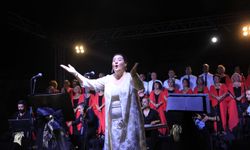 İzmir’e sanat ve dayanışma rüzgarı: ‘Yıldızların Altında’ buluşması göz kamaştırdı