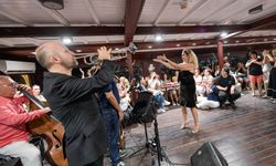 Tarihi vapur cazla sallandı: İzmir’de unutulmaz gece