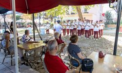 Karşıyaka sokakları müzik coşkusuyla çalkalanıyor