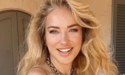 Burcu Esmersoy yanlışlıkla eşinin çıplak fotoğrafını paylaştı!