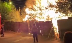 Geceyi gündüze çeviren yangın: Mahalleli sokağa döküldü!