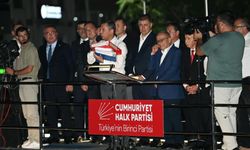 Panokartla dikkat çeken miting: Özel'den flaş açıklamalar