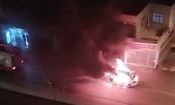 Korku dolu anlar: Seyir halindeki araç bir anda alev aldı!
