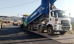 Manisa'da asfalt çalışmaları hız kesmeden devam ediyor