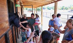 Başkan Denizli, çocuklarla at çiftliği gezisinde buluştu