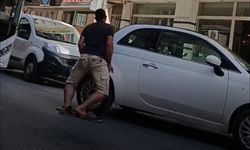 Tek başına araba kaldıran İzmir'in Hulk'u sosyal medyayı salladı!