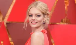 Cesur kombinle dikkat çekti: Samara Weaving galayı salladı!