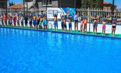 İzmir'de hem yüzdüler hem madalya kazandılar!