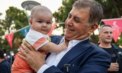 Başkan Tugay çocuklarla yakın temasta!