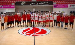 İzmir derbisi geri sayımda: Petkimspor ve Karşıyaka sahada karşı karşıya!