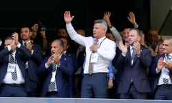 Fenerbahçe’de Sadettin Saran coşkusu: Üyeler tribünleri salladı!