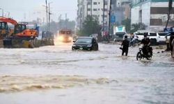 Sel ve toprak kaymaları Pakistan’ı vurdu: 905 can kaybı