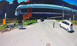 Dehşet anları kamerada: Yolcu treni kazaya karıştı