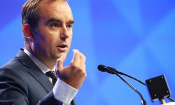 Macron’dan tarihi hamle: Yeni Başbakan açıklandı