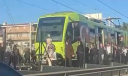 Bursa metrosunda büyük kriz! Yolcular kapılardan atladı