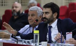 AK Partili Kişili’den İzmir’de çöp ve atık tepkisi: 'Çöpü toplamak ilçe, taşımak Büyükşehir’in işi'