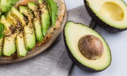 Sofraların yeni favorisi: 5 dakikada hazır pratik avokado salatası