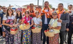 Başkan Tugay’dan Bardacık Festivali’nde sert mesaj: 'Boyun eğmeyeceğiz'