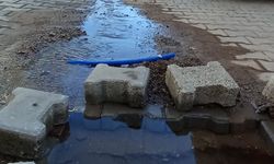 Bergama’da su patlağı 15 gündür onarılmadı, vatandaş isyan etti!