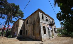 Efes Selçuk’un Tarihi Çamlık Atatürk evi çürüyor!