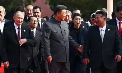 Çin’den gösteri gibi geçit töreni: Yeni silahlar ve tarihi kutlama!
